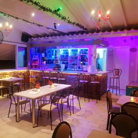 Elenis Village * Achladies (Skiathos)